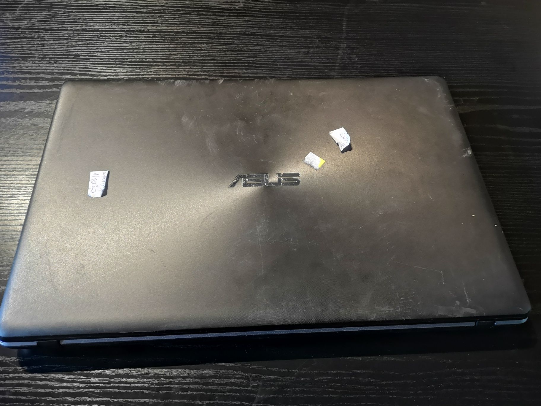 Laptopy uszkodzone.