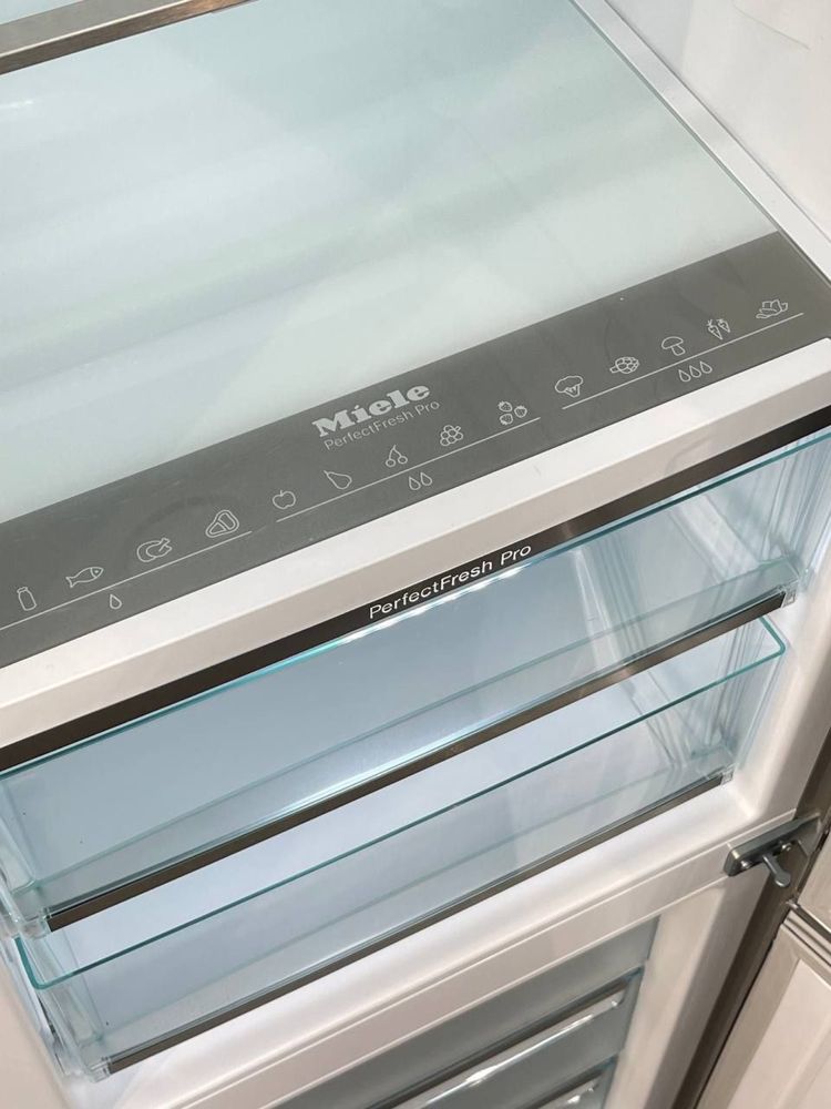 Новий Двокамерний Холодильник KFN 29483 D NoFrost