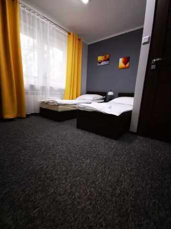 Tanie Noclegi - Będzin - Hostel Karolinka