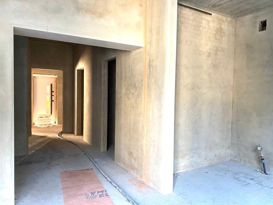 Котедж з міськими комунікаціями та гаражем в районі Райського саду