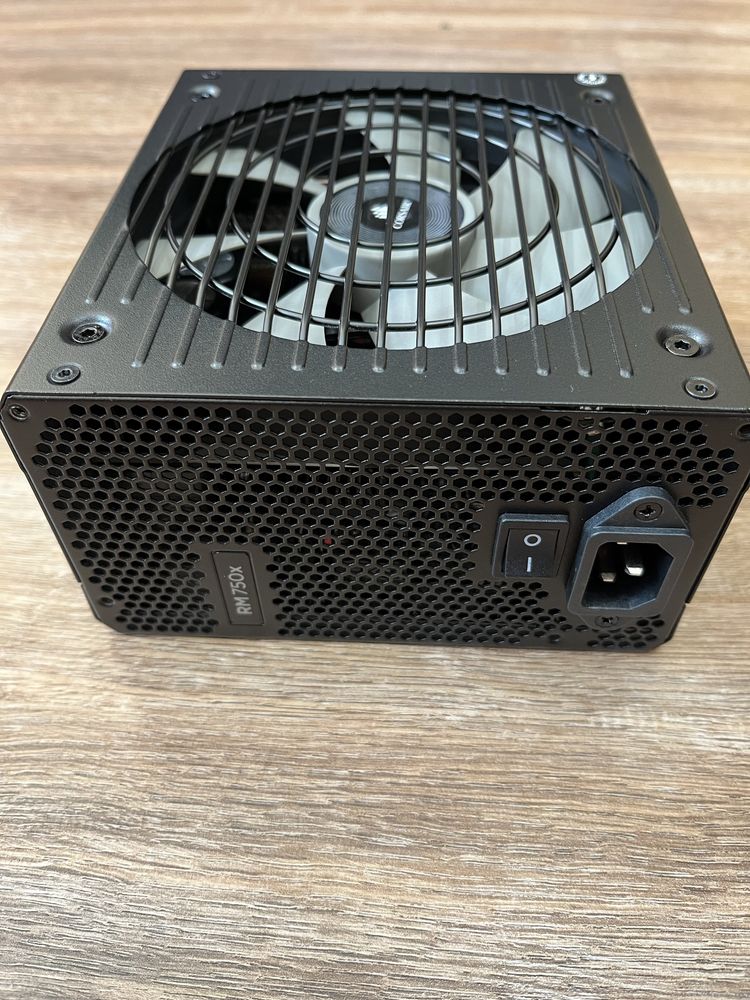 Блок живлення Corsair RM 750x