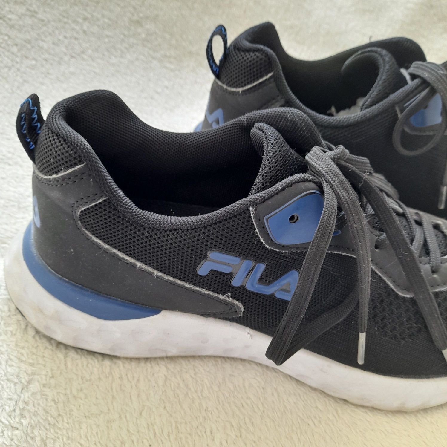 Buty FILA męskie czarne przewiewne r.40 dł.wkladki 25 cm RAZ założone