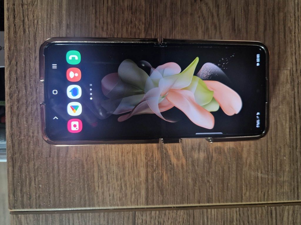 Smartfon Samsung Galaxy Z Flip4 8/128GB 5G 6,7"120Hz złoty SM-F721