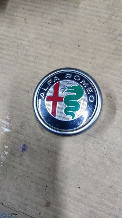 Значок решітки  радіатора. Альфа Ромео  Джулія