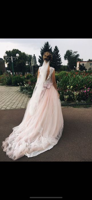 Сукня дуже гарна.