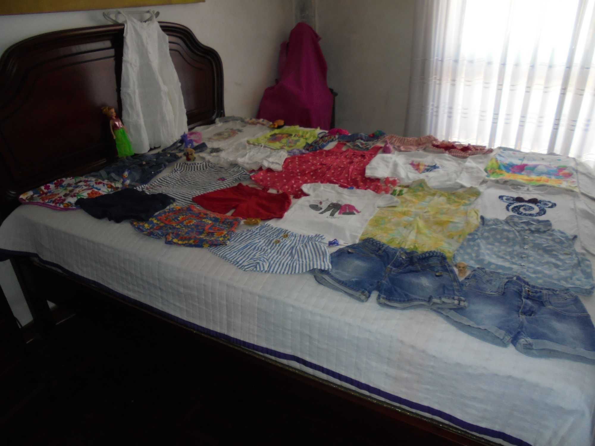lote de roupa de menina a boneca
