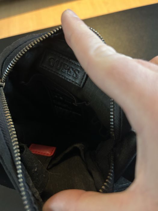 Saszetka Guess czarna
