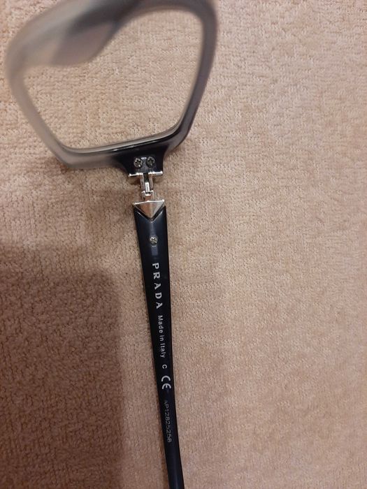 Oprawki Prada. Najmodniejsze.