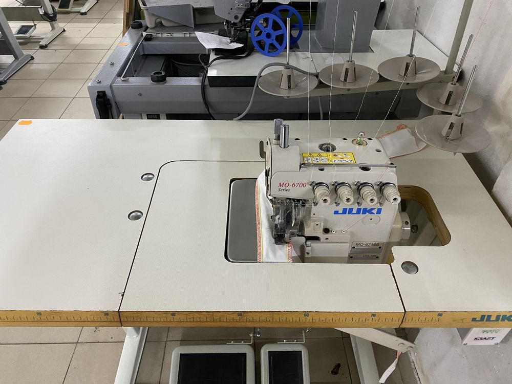 Overlock 5 nitkowy Juki MO-6716s