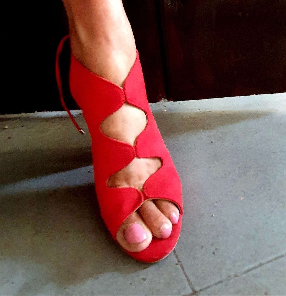 Sandálias vermelhas em camurça-38
