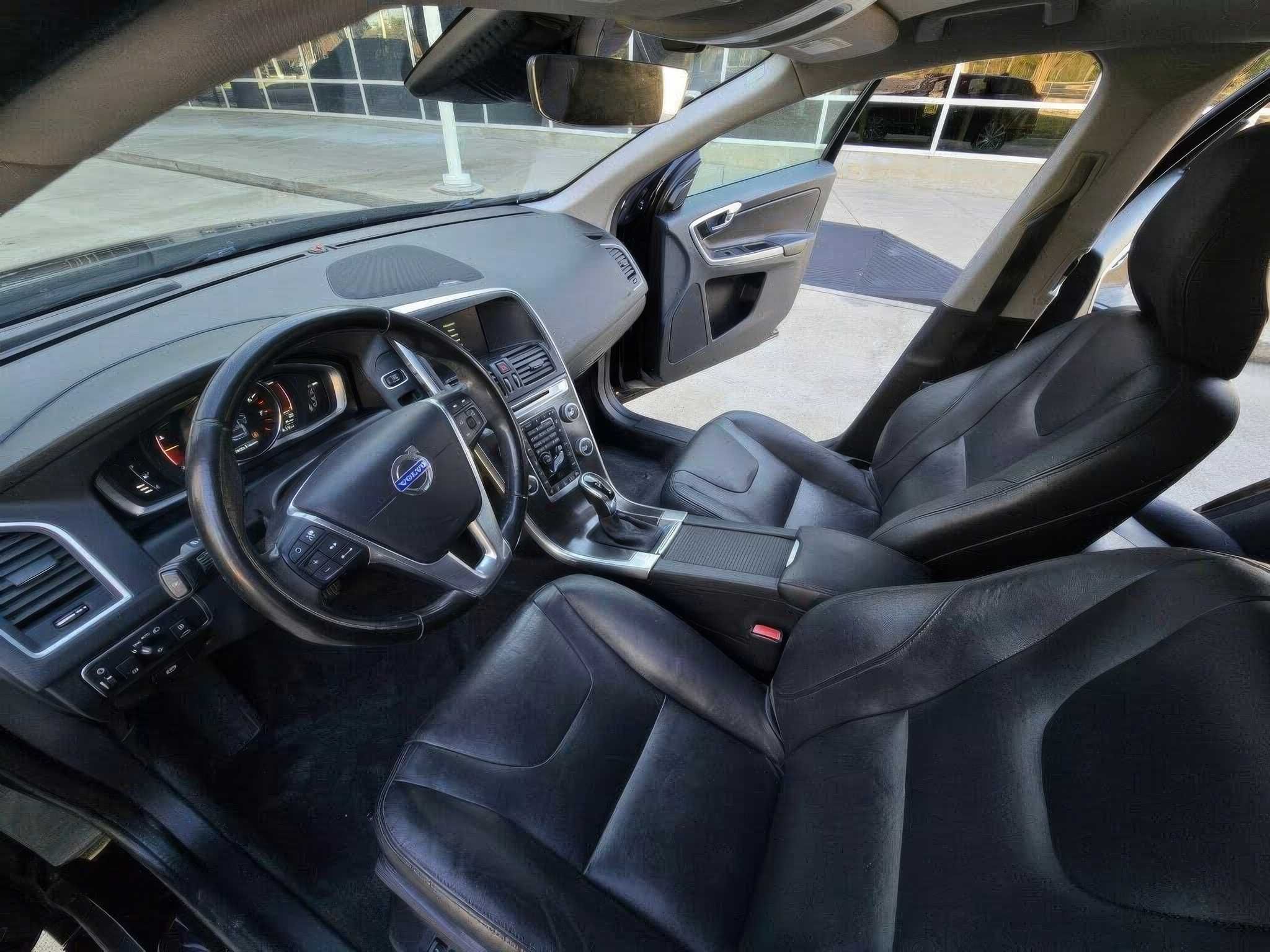 2016 Volvo XC60 T5 Drive-E Platinum FWD