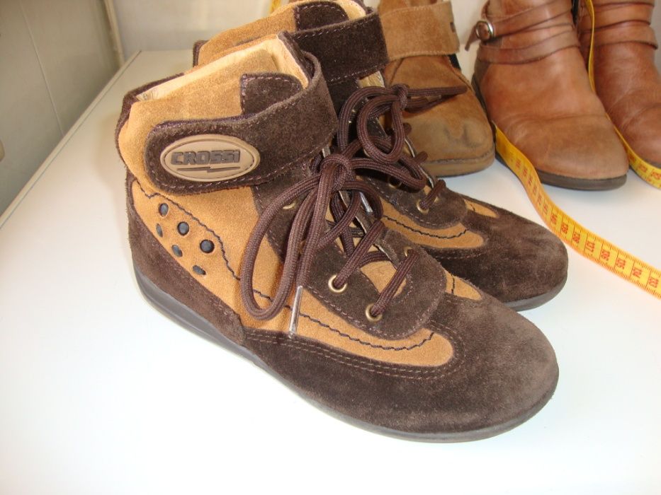 Sandálias Novas 35 Botas / 30 /32 vellila, brotes, crossi