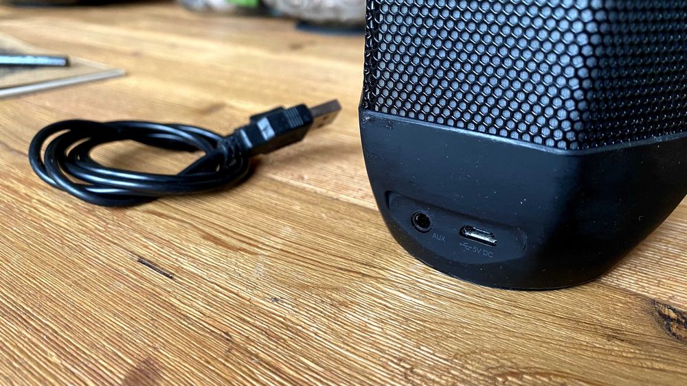 Coluna Bluetooth Sony LogiLink LED (Usada)