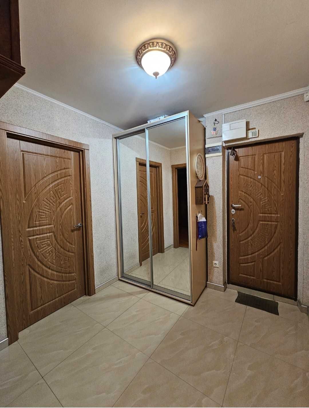 № 12456 - 3 к. простора квартира, кухня студія, Центр, Хлібна