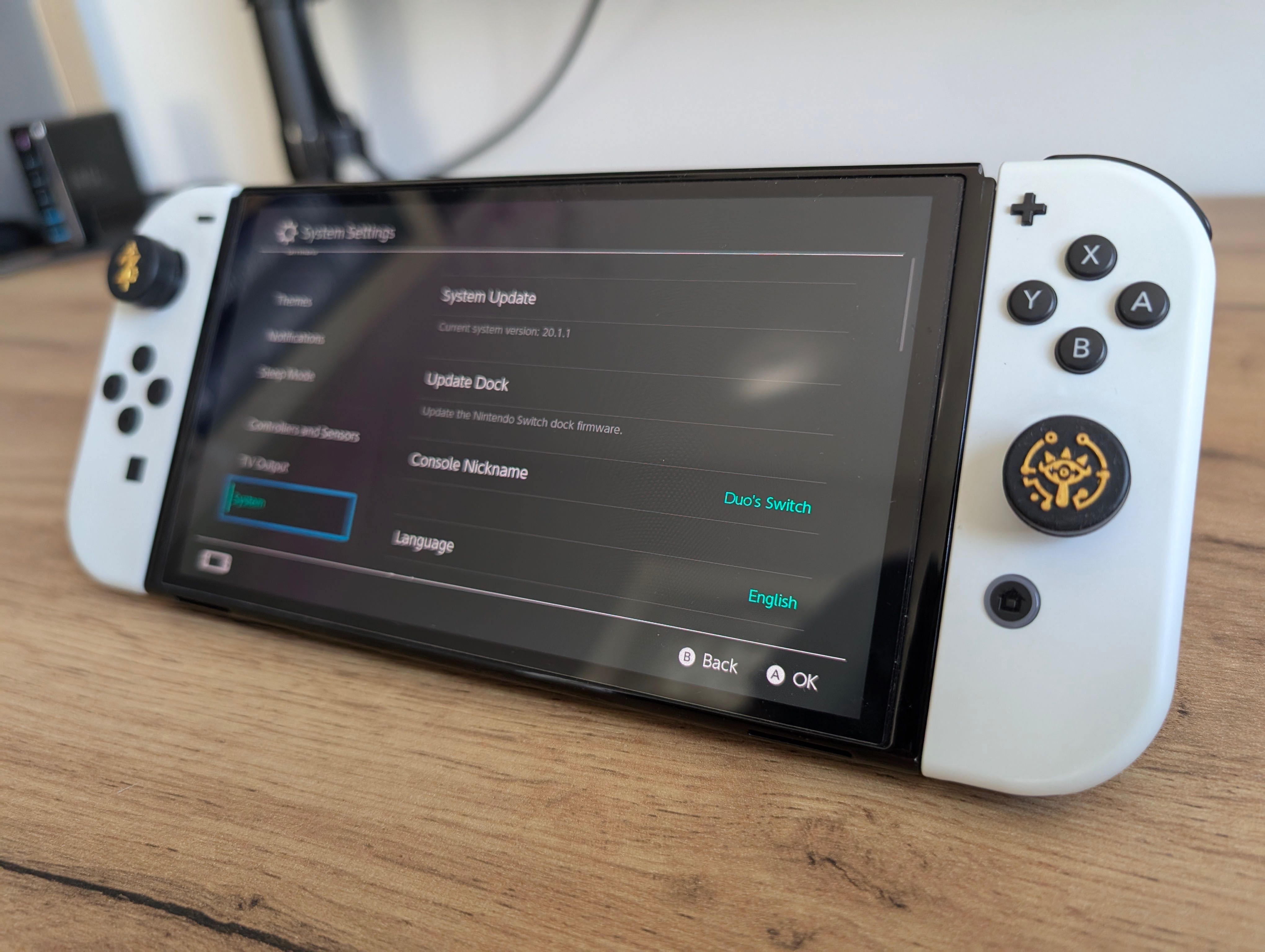 Nintendo Switch OLED, super stan, oryginalny zestaw, dużo dodatków
