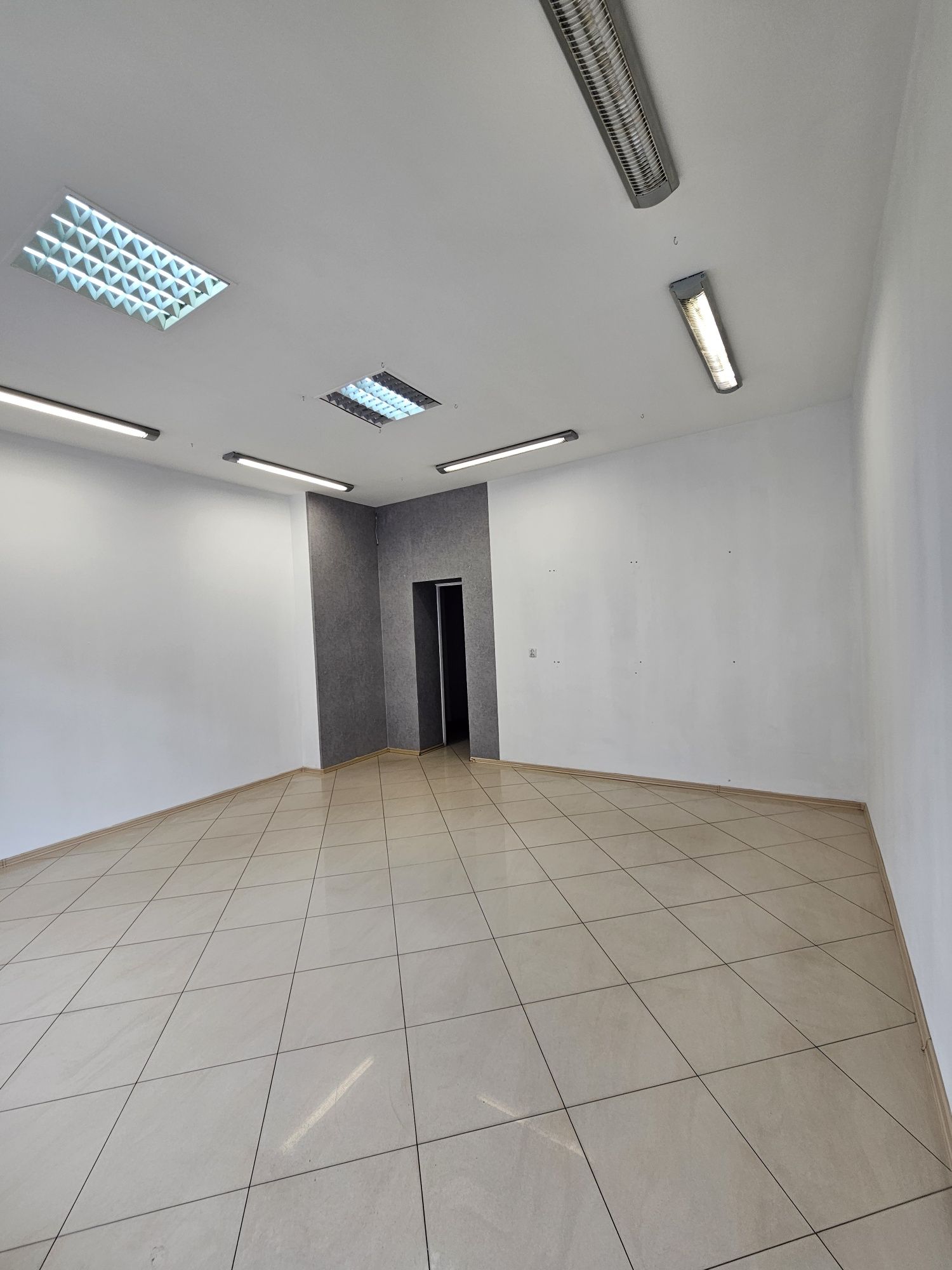 Lokal 34 m2 usługowo handlowy w centrum ul.Sienkiewicza