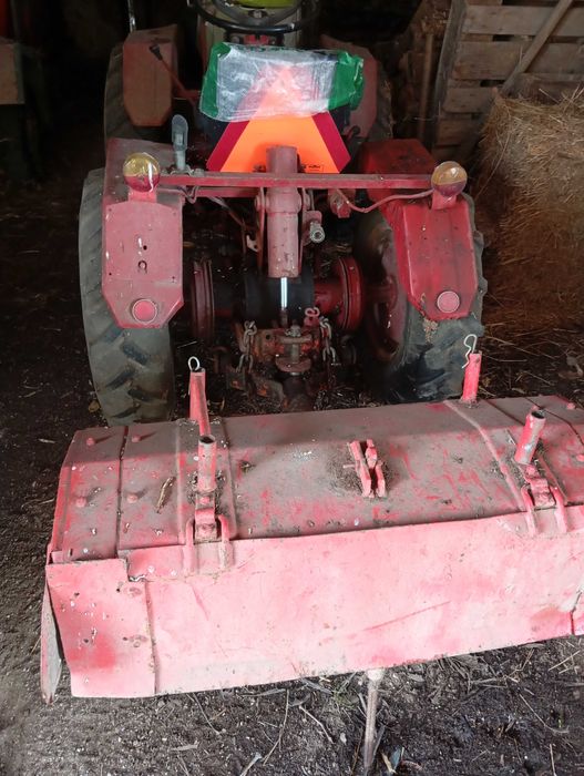 Trator Pasquali 956 com alfaias