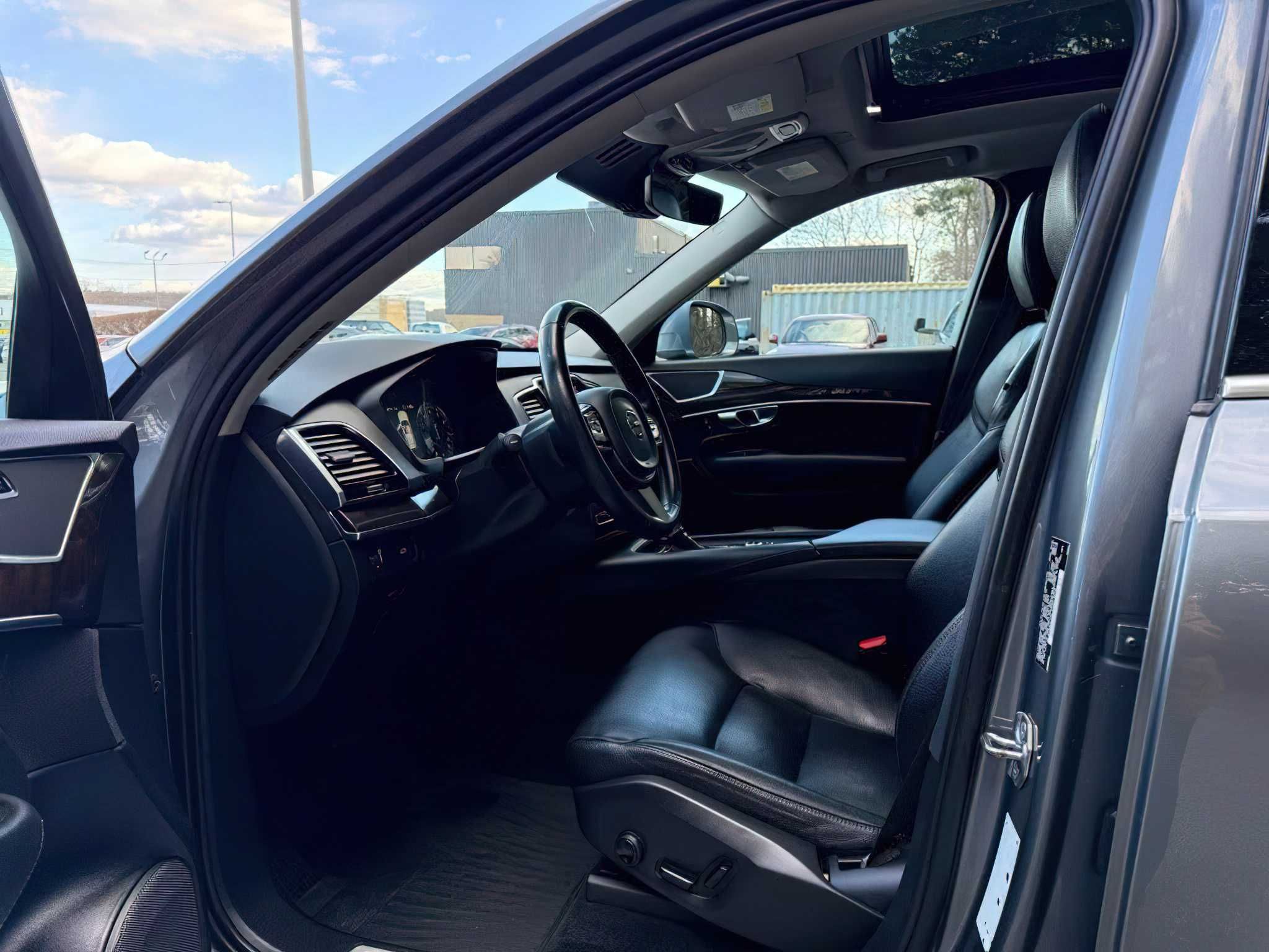 Volvo XC90    2017