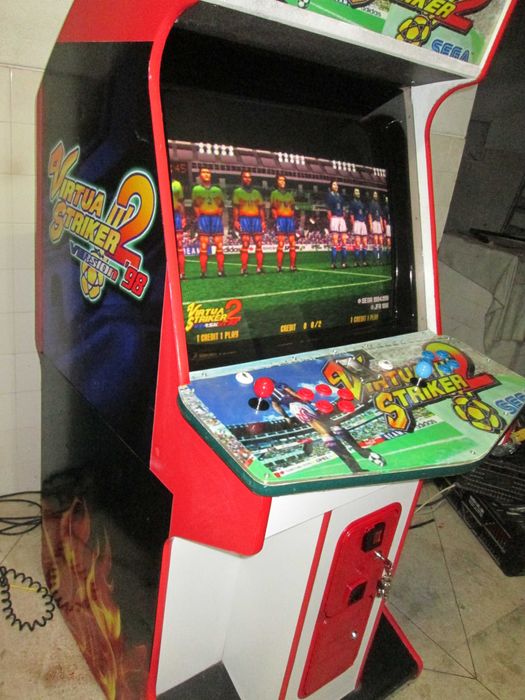 Maquina com jogo de futebol ano 1998 como nova original