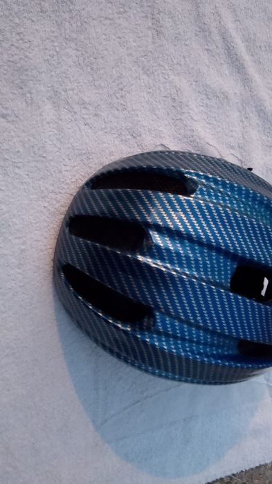 Capacete de bicicleta em bom estado