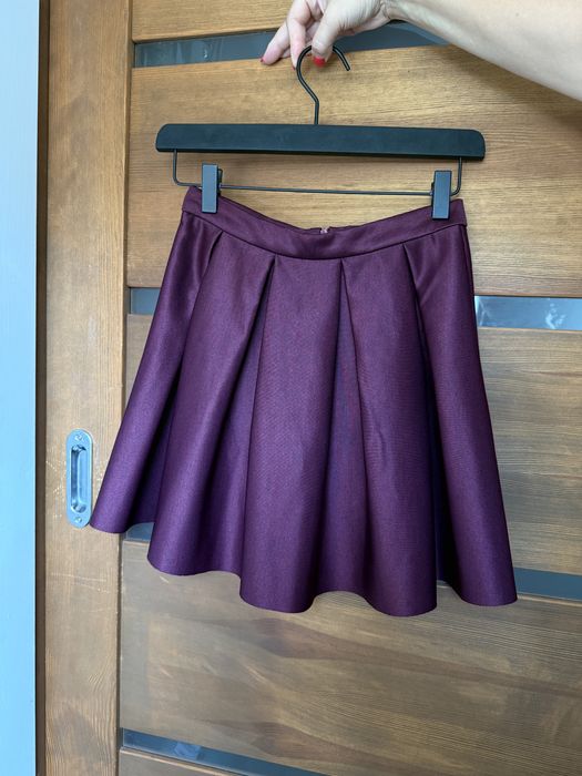 Burgundowa rozkloszowana spódnica Sinsay S 36