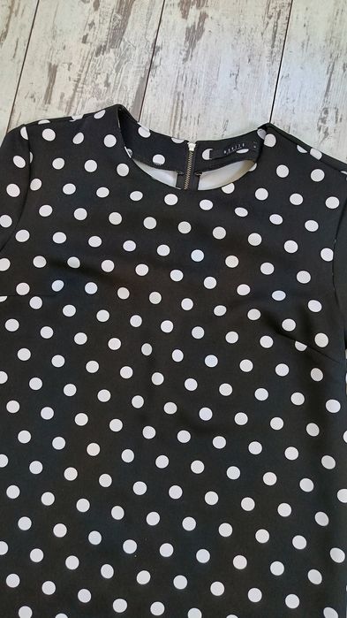 Sukienka czarna w kropki