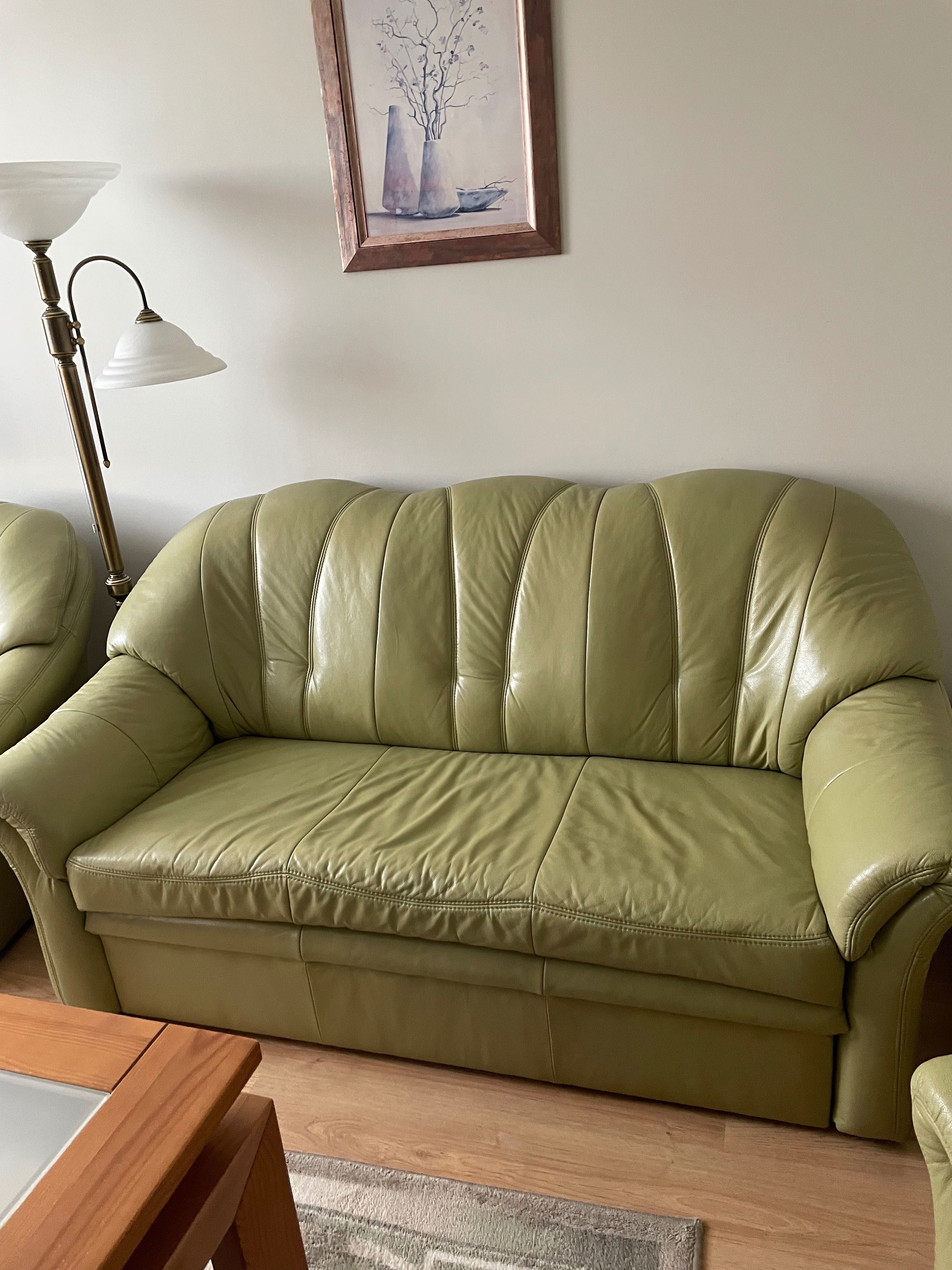 Zestaw wypoczynkowy ze skóry:  sofa + 2 fotele.