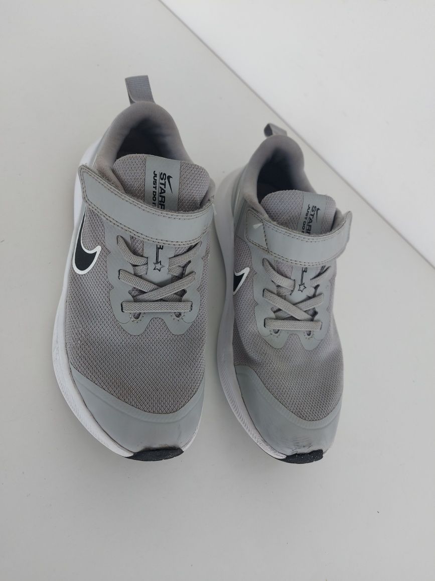 Buty dziecięce adidasy Nike w rozmiarze 33