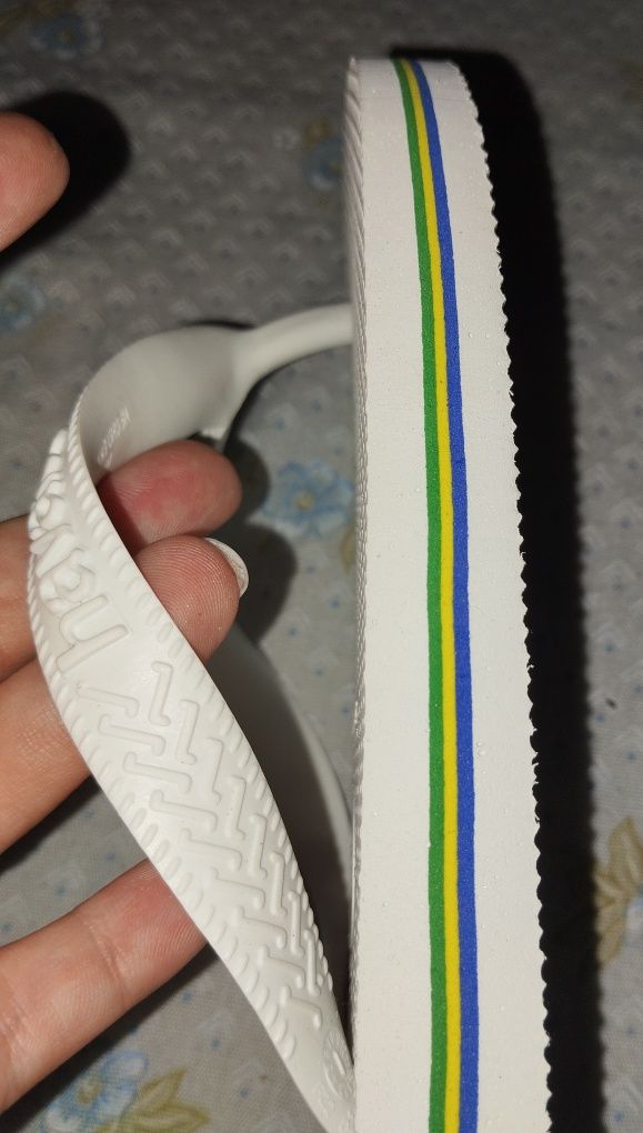 Vendo chinelos havaianas Brasil brancos