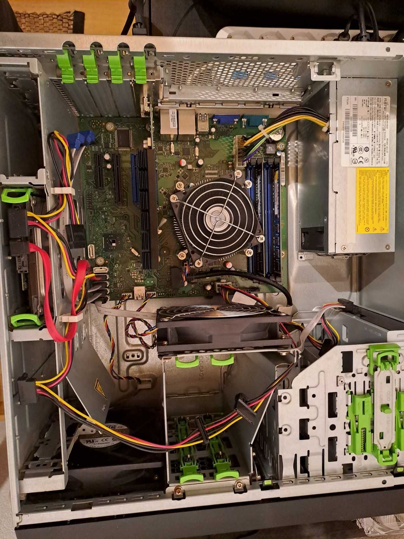 PC Workstation/Office Fujitsu Primergy TX1310 M1 c/ 16GB Ram / Xeon