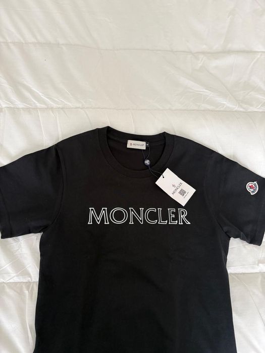Moncler- T shirt . Nova com etiqueta.