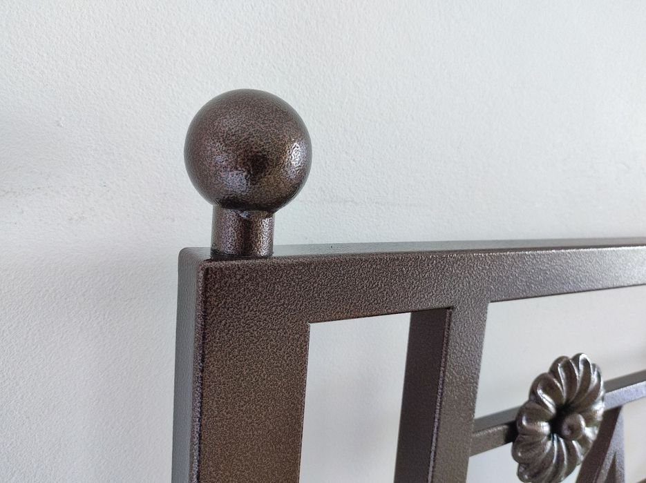 Łóżko metalowe dziecięce dla dziewczynki 120x200.