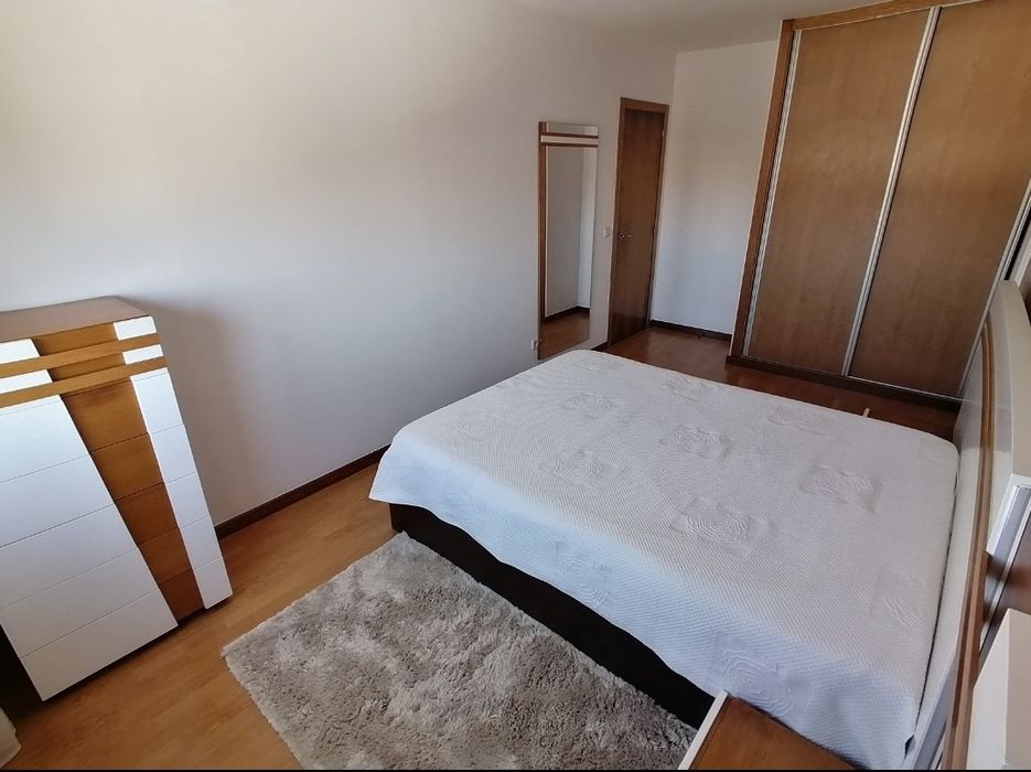 Tapete premium de pêlo extra longo bege brilhante