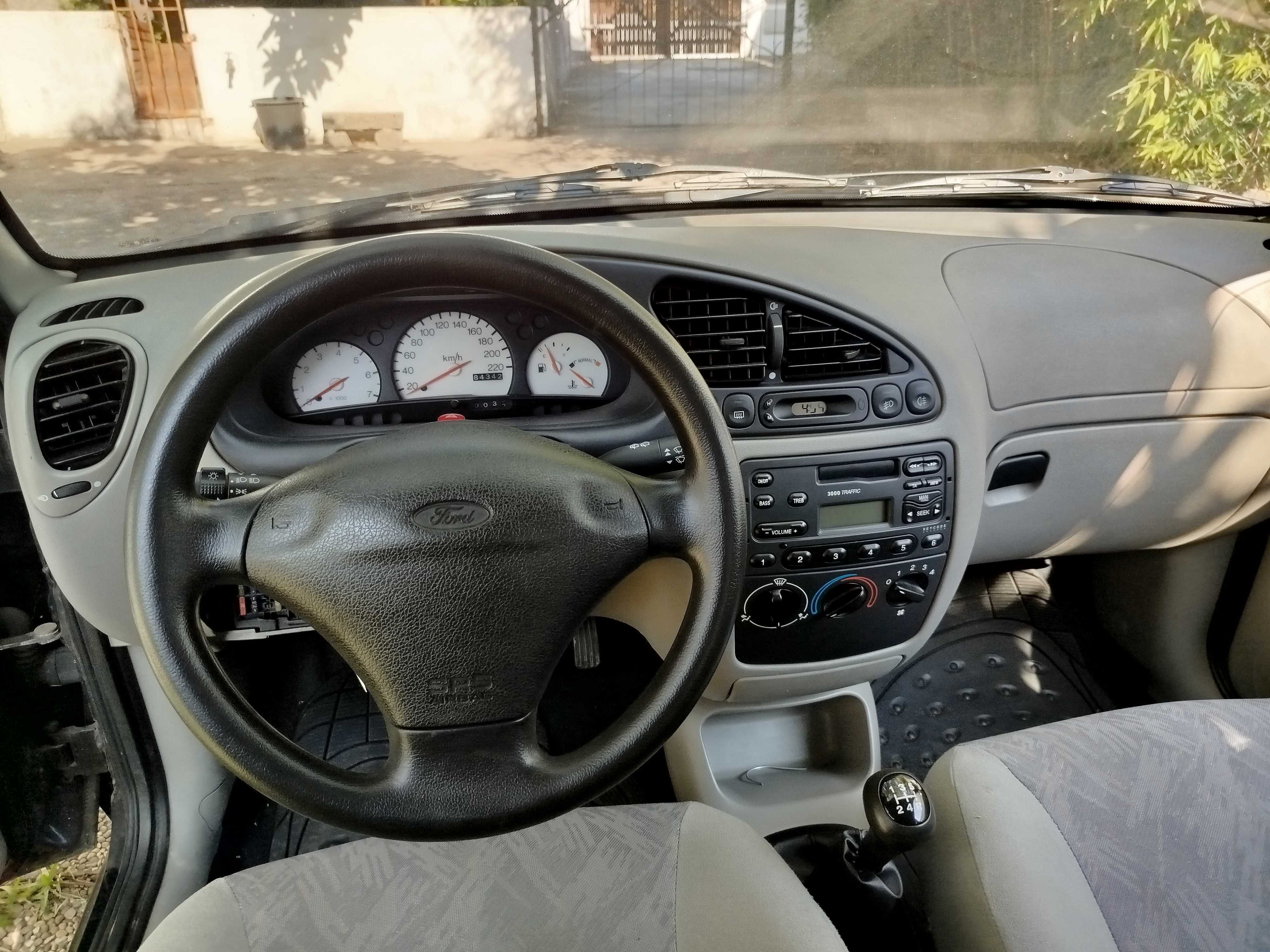 Vende-se carro Ford Fiesta impecável ,barato .