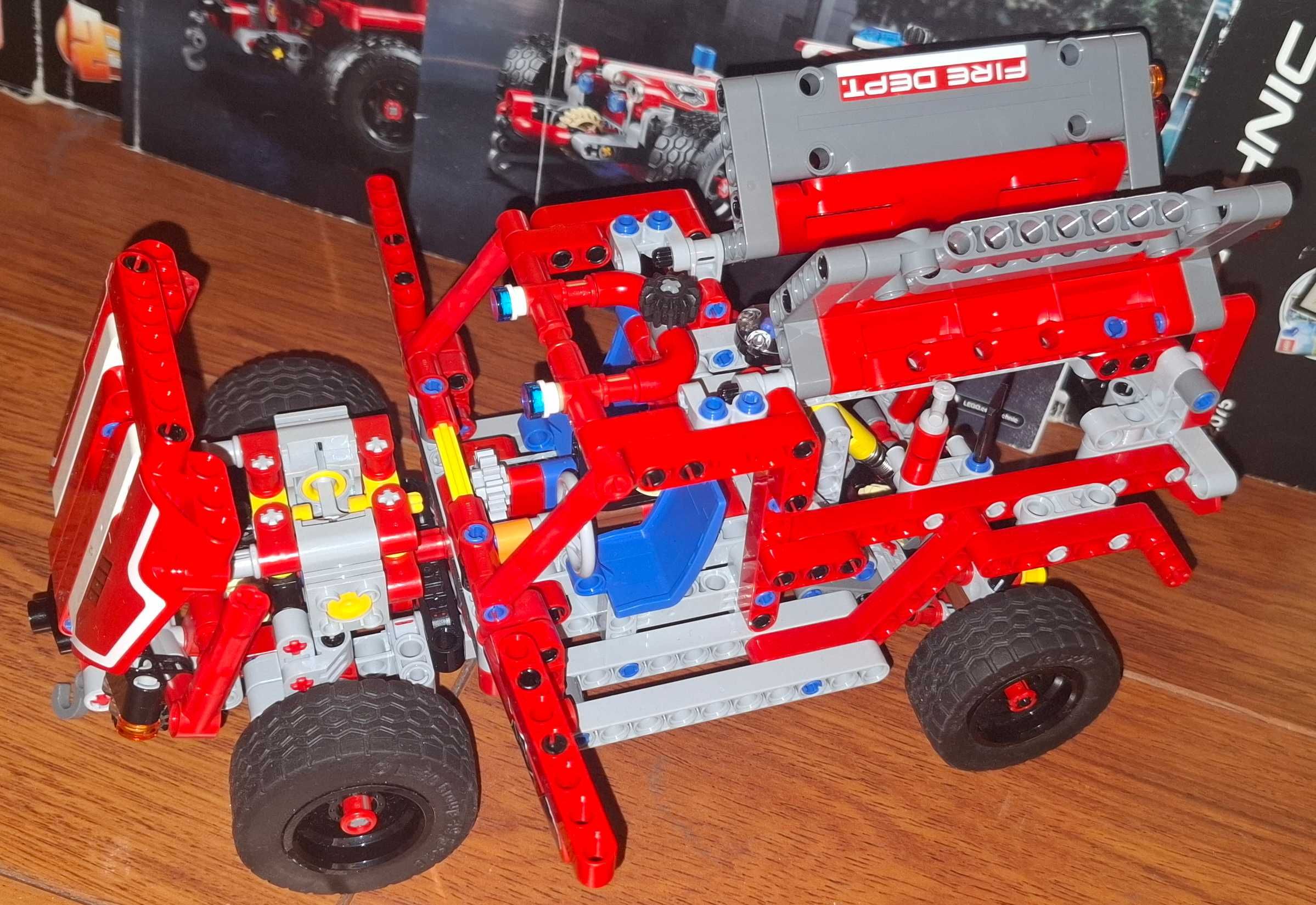 Klocki LEGO Technic 42075 - Pojazd szybkiego reagowania