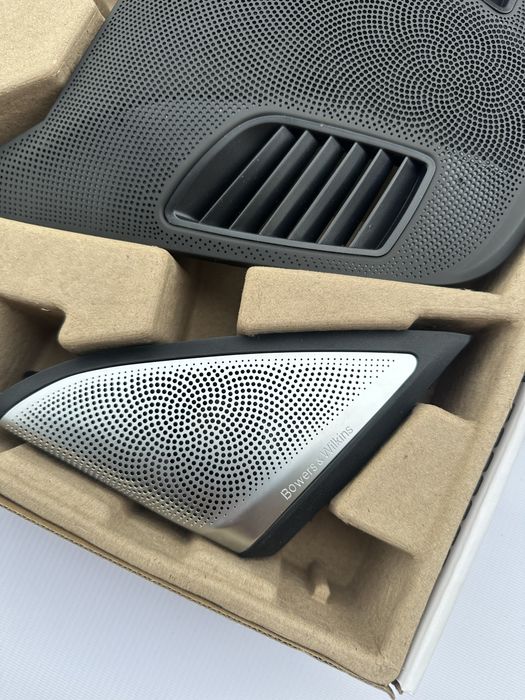 Bowers&Wilkins BMW G30 комплект сіток з підсвіткою декор салону