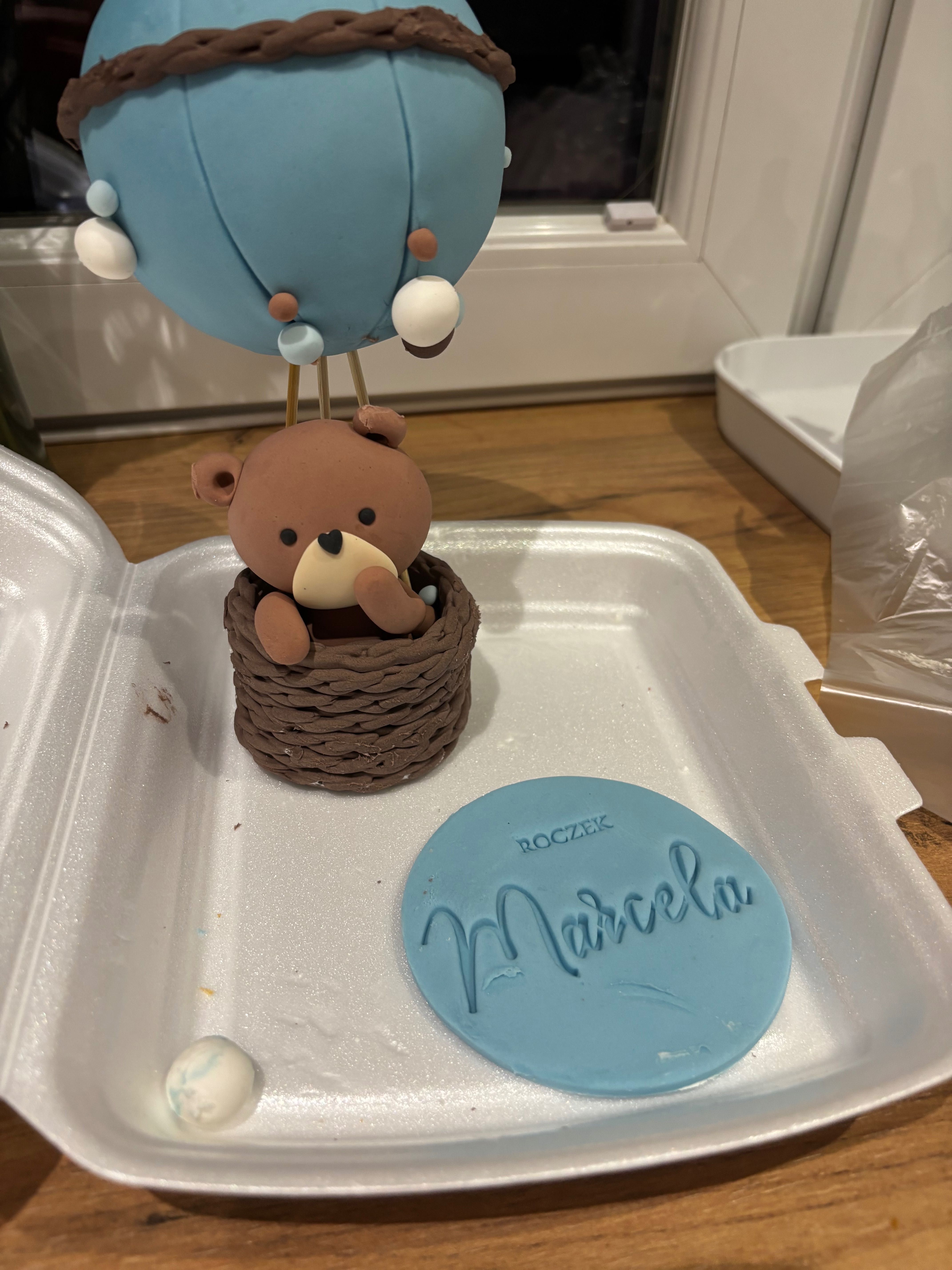 Miś figurka na tort
