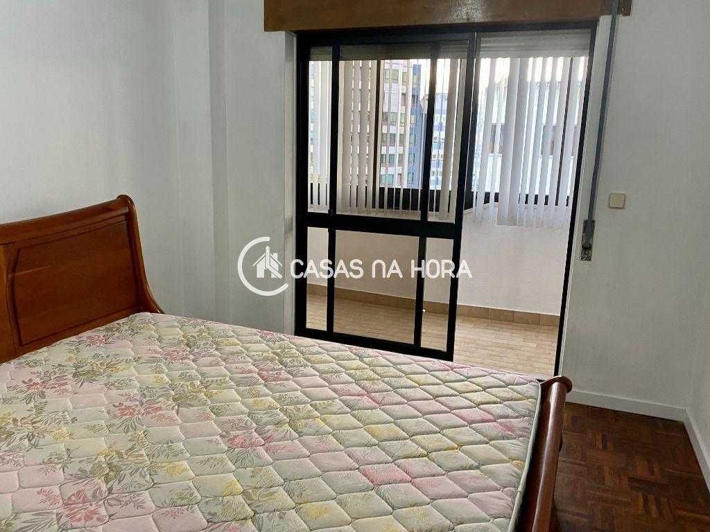 Cama em Cerejeira 150x200 :300 euros