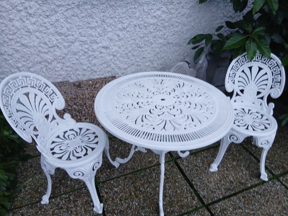 Conjunto Jardim de mesa e 2 cadeiras