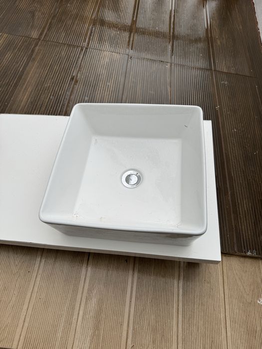 Lavatorio casa de banho com suporte e torneira alta