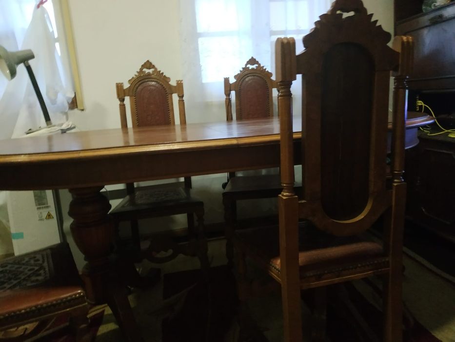 Mesa de jantar antiga