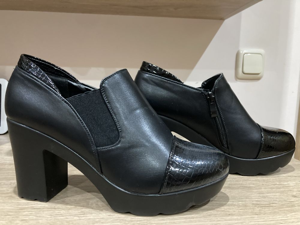 Eleganckie buty damskie na platformie i grubym slupku r40 (25cm)