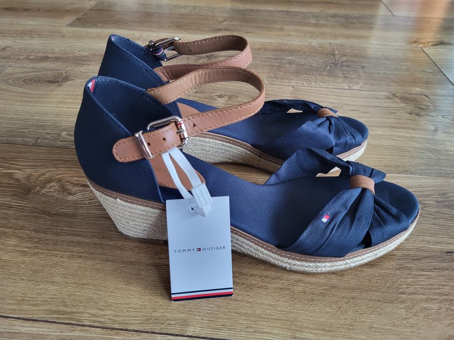 Tommy Hilfiger sandaly roz. 42