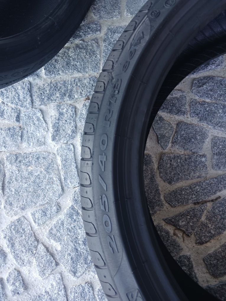 Vendo pneus semi-novos 205/40/18 Pirelli