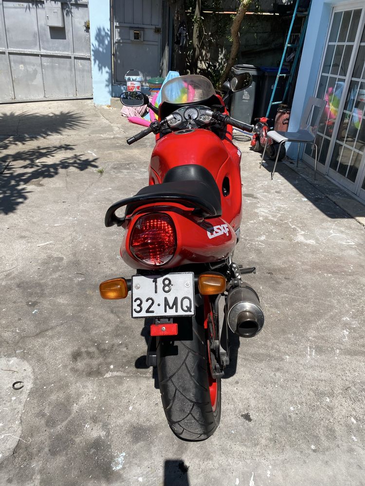 Suzuki GSXF 600 .