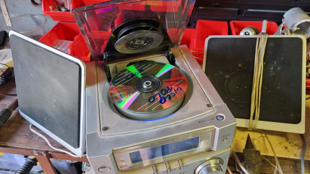 Mini wieża z odtwarzaczem cd