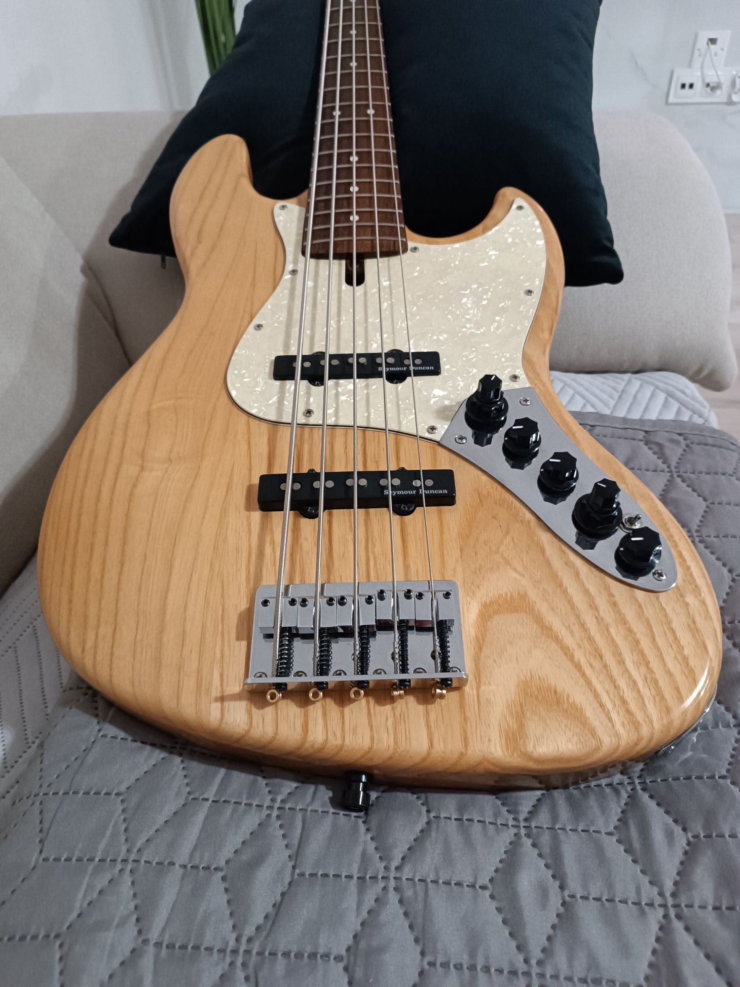 Sprzedam Korpus jazz bass sire v7