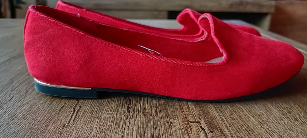 Czerwone zamszowe baleriny 37