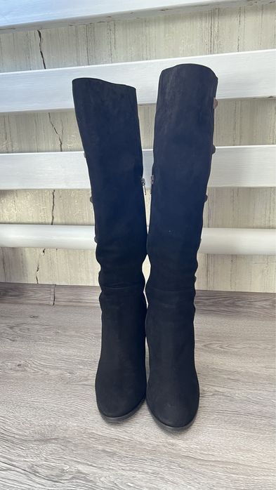 Замшеві чоботи на підборах Giardini