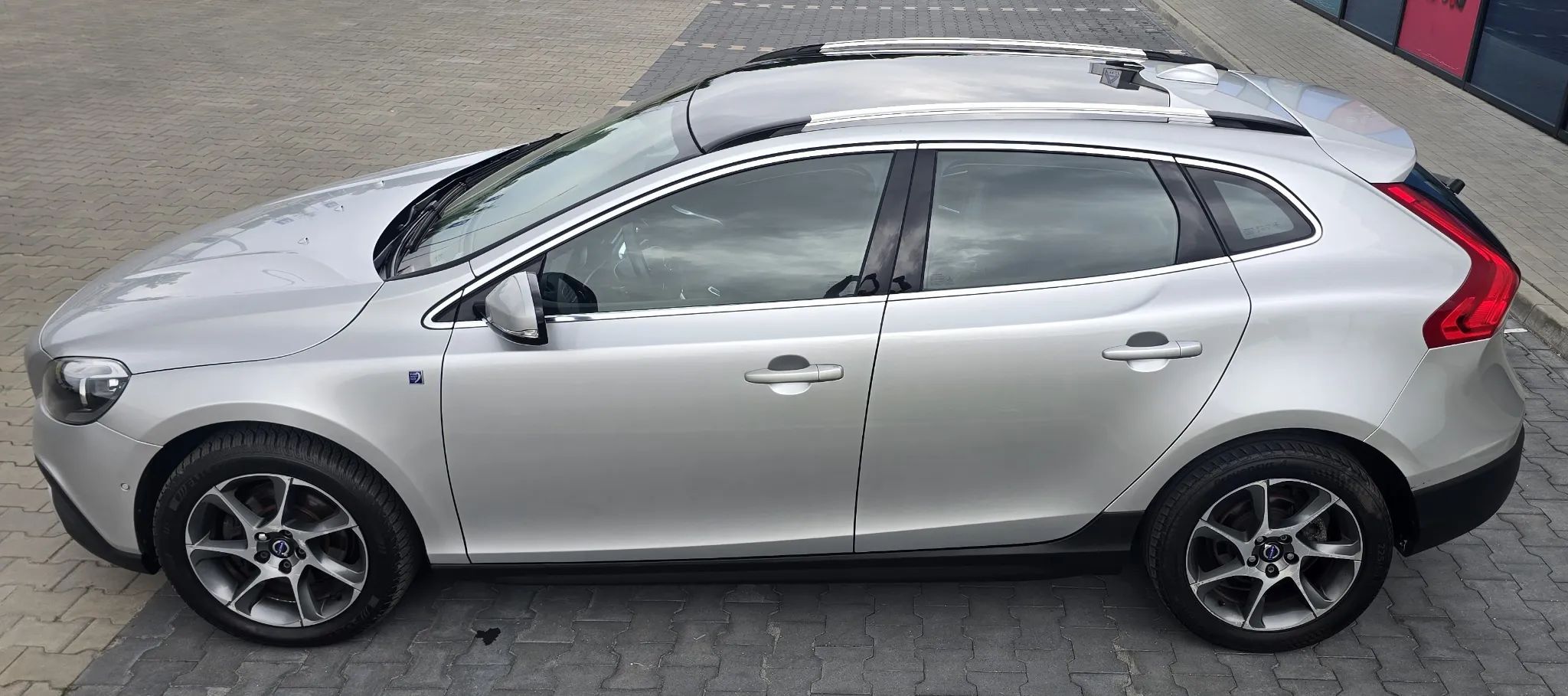 Volvo V40 Cross Country CROSS COUNTRY + Ocean Race, D2, Panorama, Skora, hak i inne